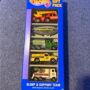 Hot Wheels Blimp & Support Team Gift Pack - Red, Yellow, Blue